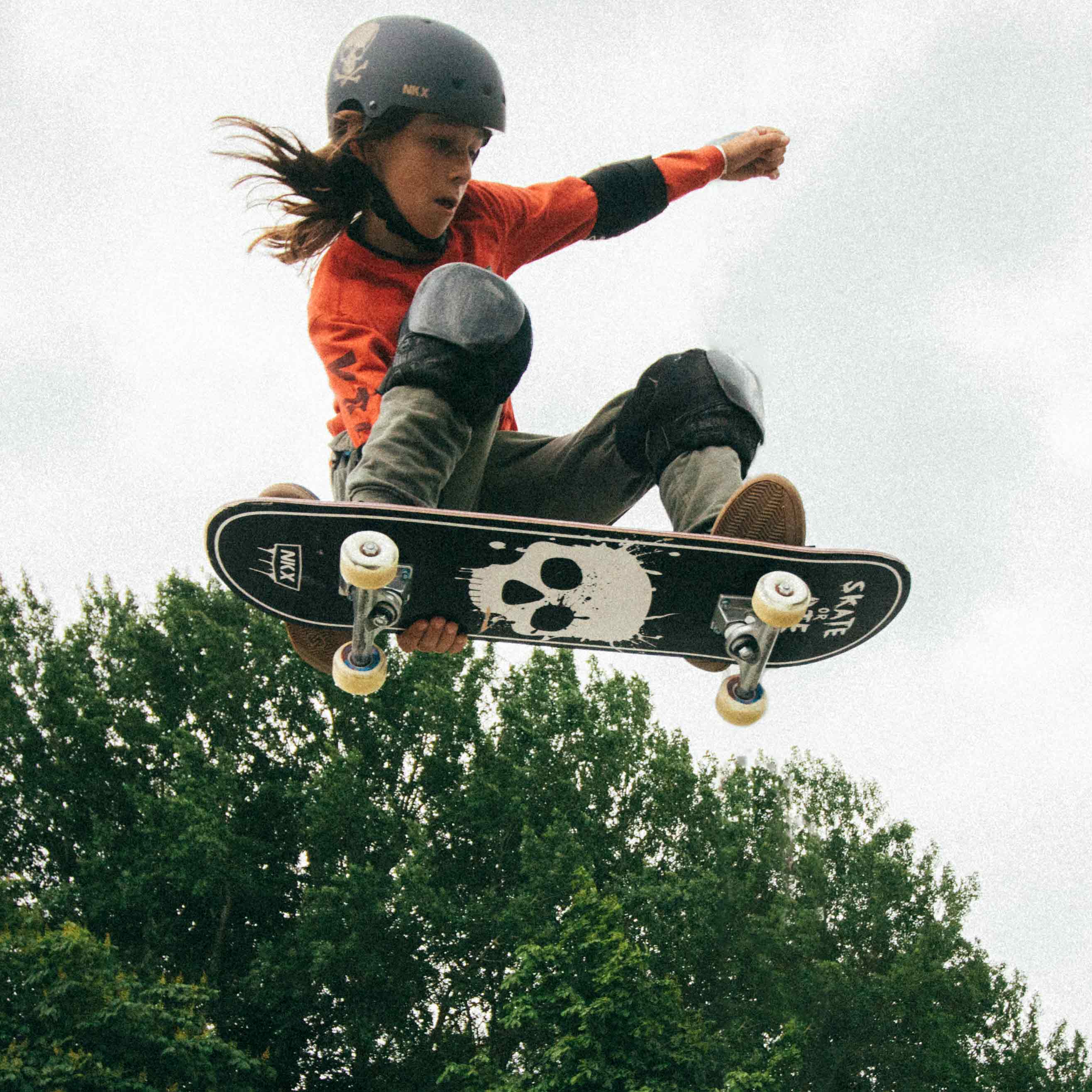 NKX Brain Saver-certifierad skateboardhjälm