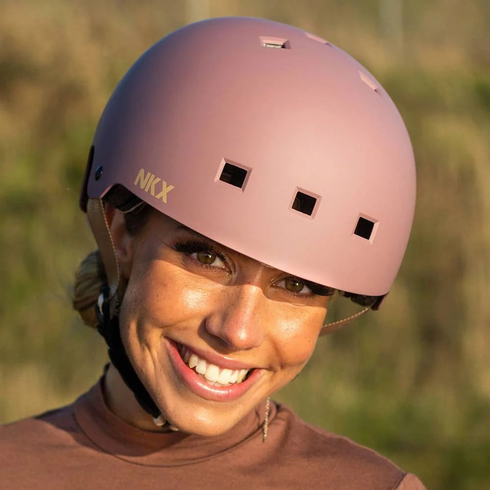 NKX Brain Saver-certifierad skateboardhjälm
